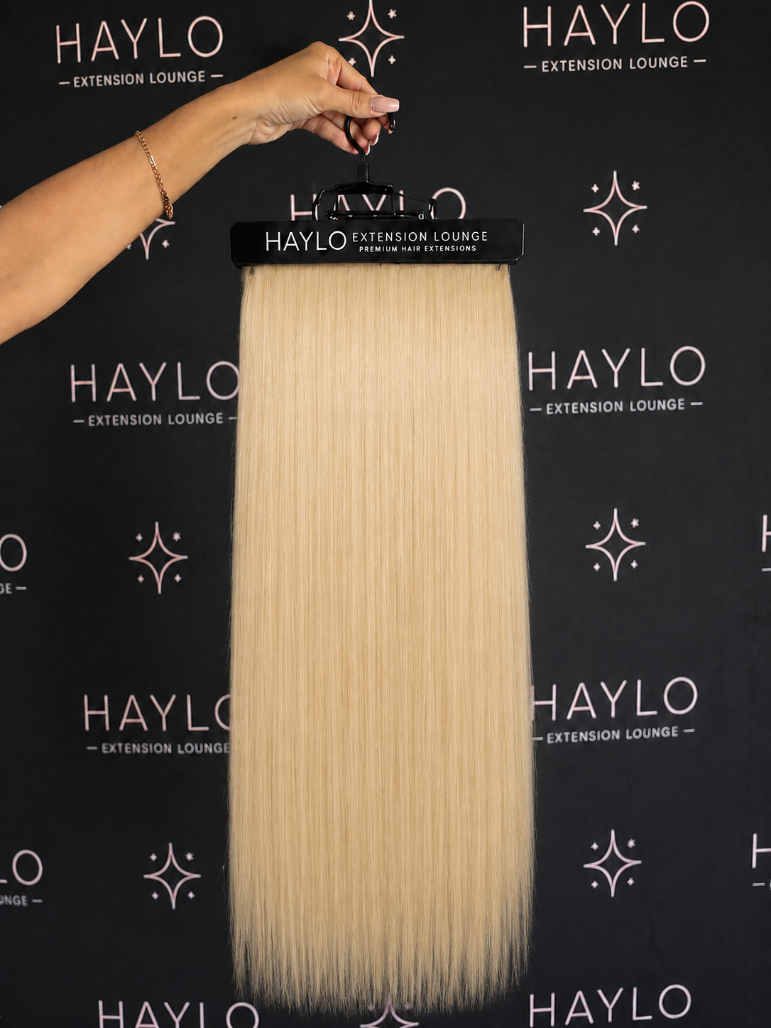 Champagne Blonde 24 inch 7 Piece Clip in Set