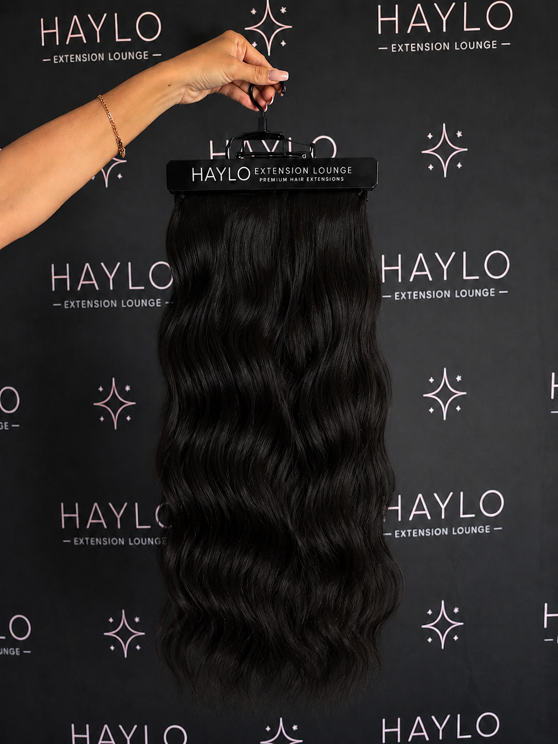 Black (Wavy) 24 inch 7 Piece Clip in Set