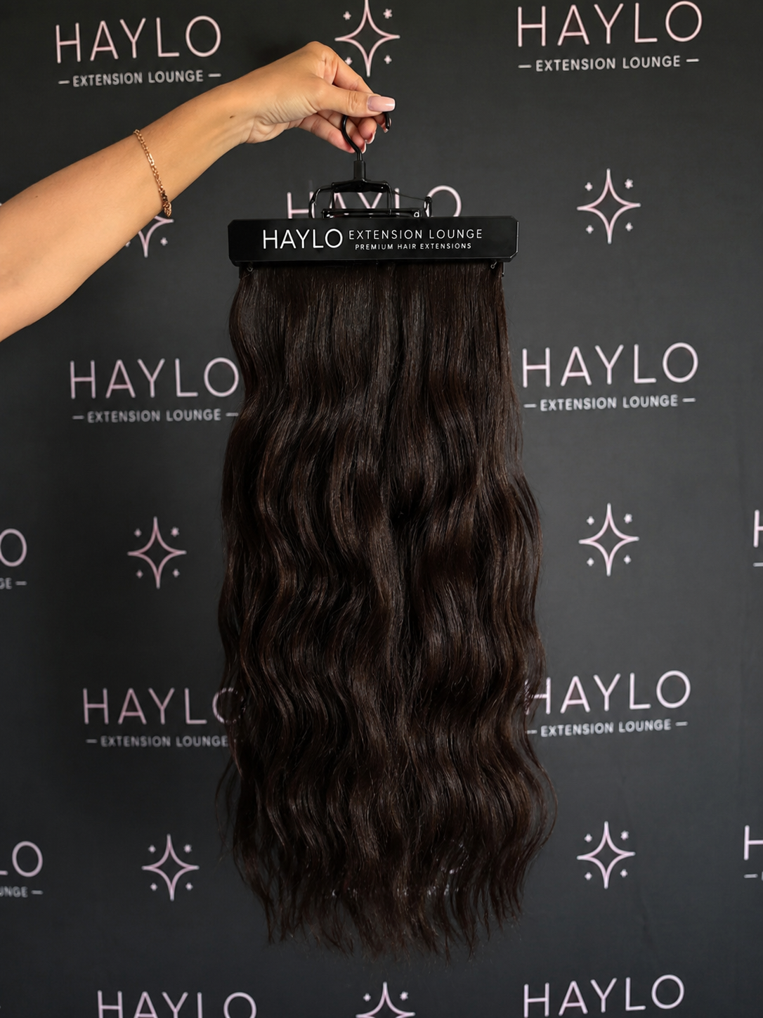 Deep Brown (Wavy) 24 inch 7 Piece Clip in Set